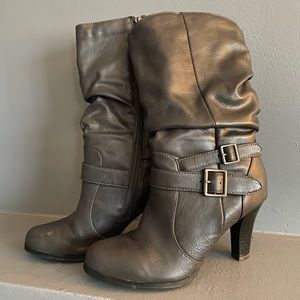 Gray boots, very comfortable